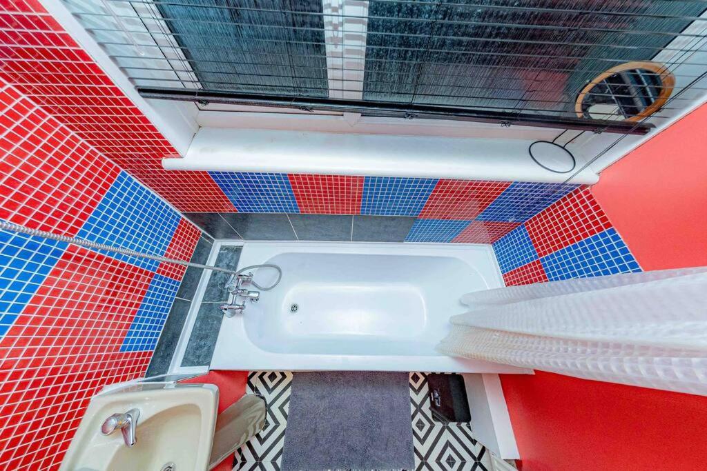 Unique Home W/Garden Hot Tub, Sauna & Cinema Room London Exterior photo