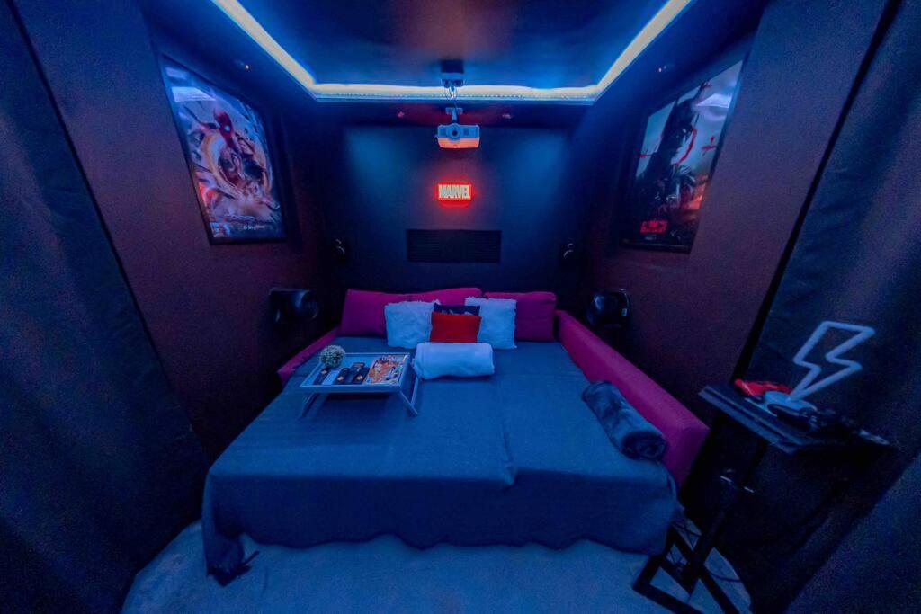 Unique Home W/Garden Hot Tub, Sauna & Cinema Room London Exterior photo