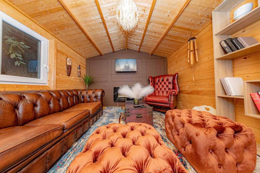 Unique Home W/Garden Hot Tub, Sauna & Cinema Room London Exterior photo
