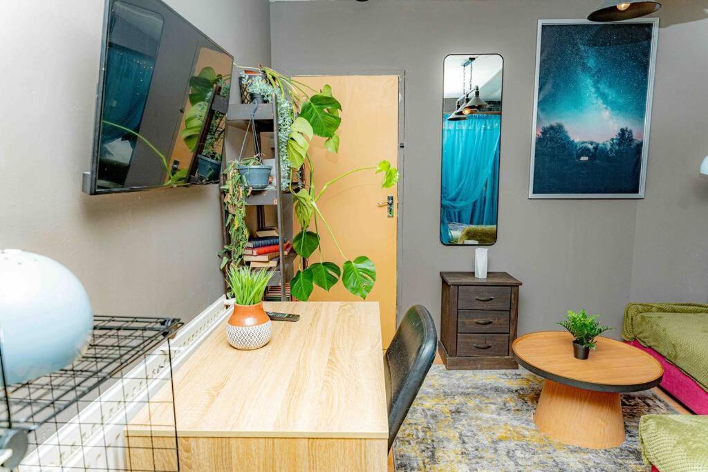 Unique Home W/Garden Hot Tub, Sauna & Cinema Room London Exterior photo