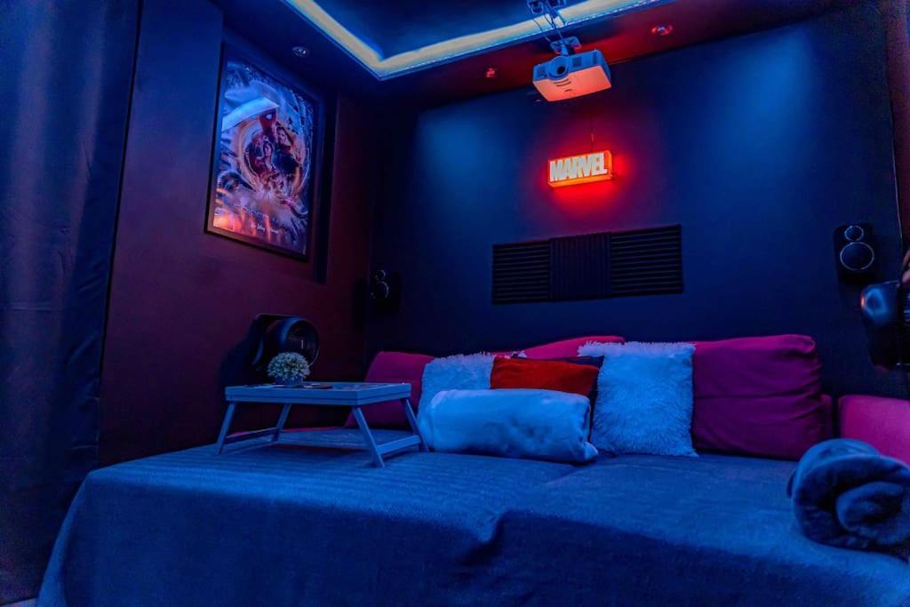 Unique Home W/Garden Hot Tub, Sauna & Cinema Room London Exterior photo